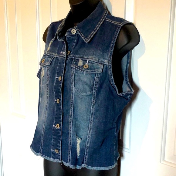 Maurices Jackets & Blazers - NWOT 🌹 MAURICES DESTROYED DENIM JEAN VEST Size L